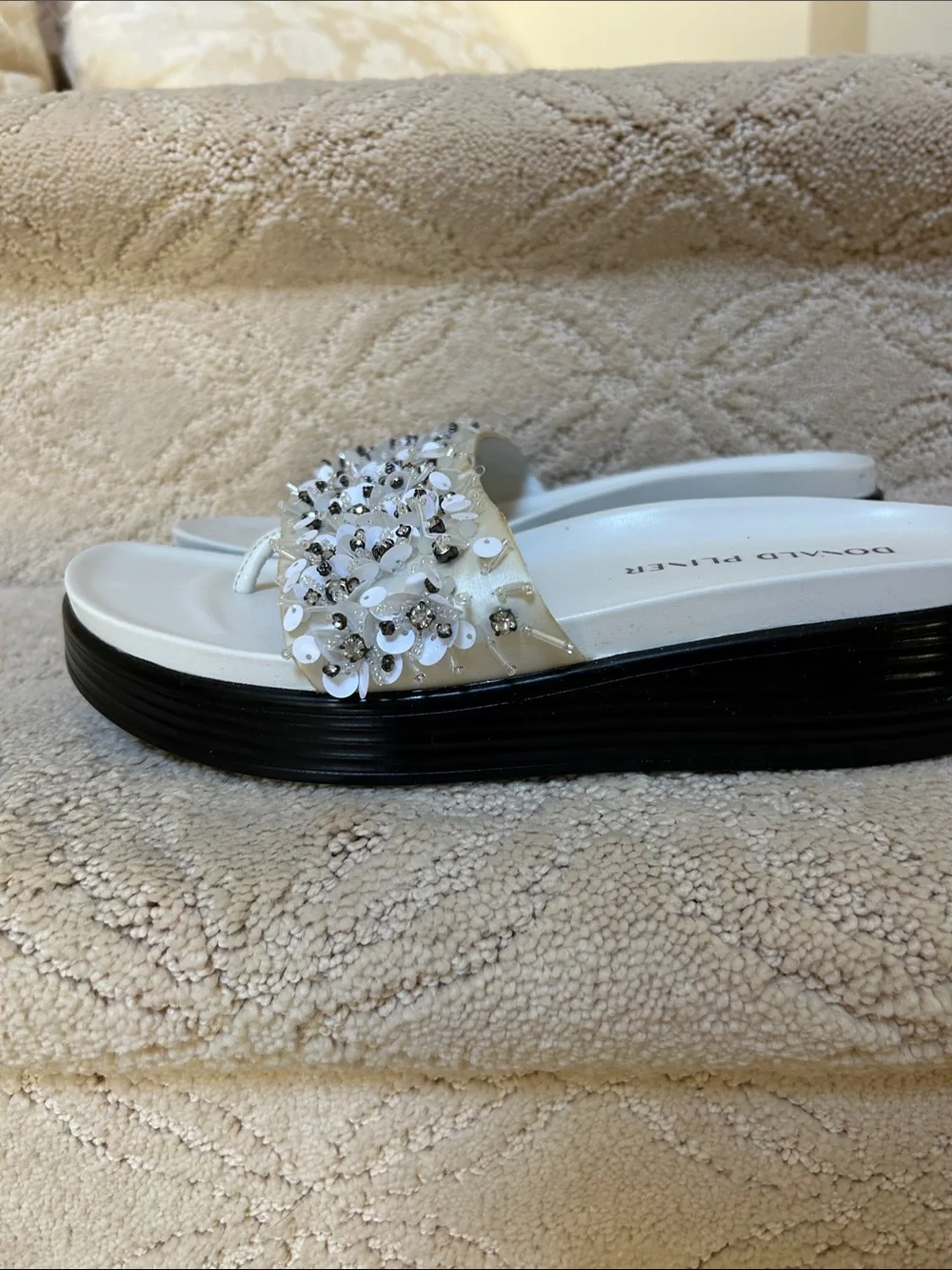 Donald J. Pliner White Embellished Floral Sequin Slide Sandals